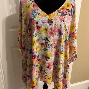 Floral V-Neck Women's Top.
Tunic style
Box cut
About 29” length & 32 wide